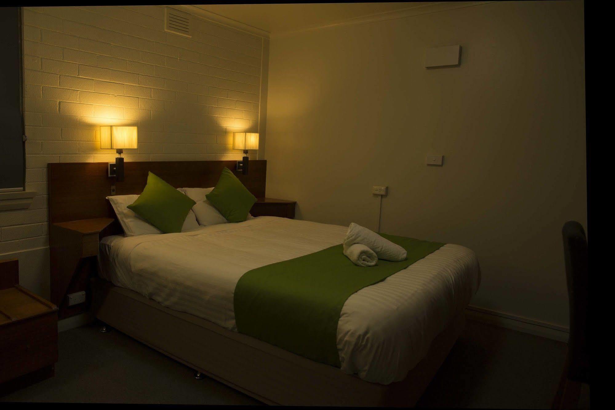 The Cornwall Historic Hotel Launceston Bagian luar foto